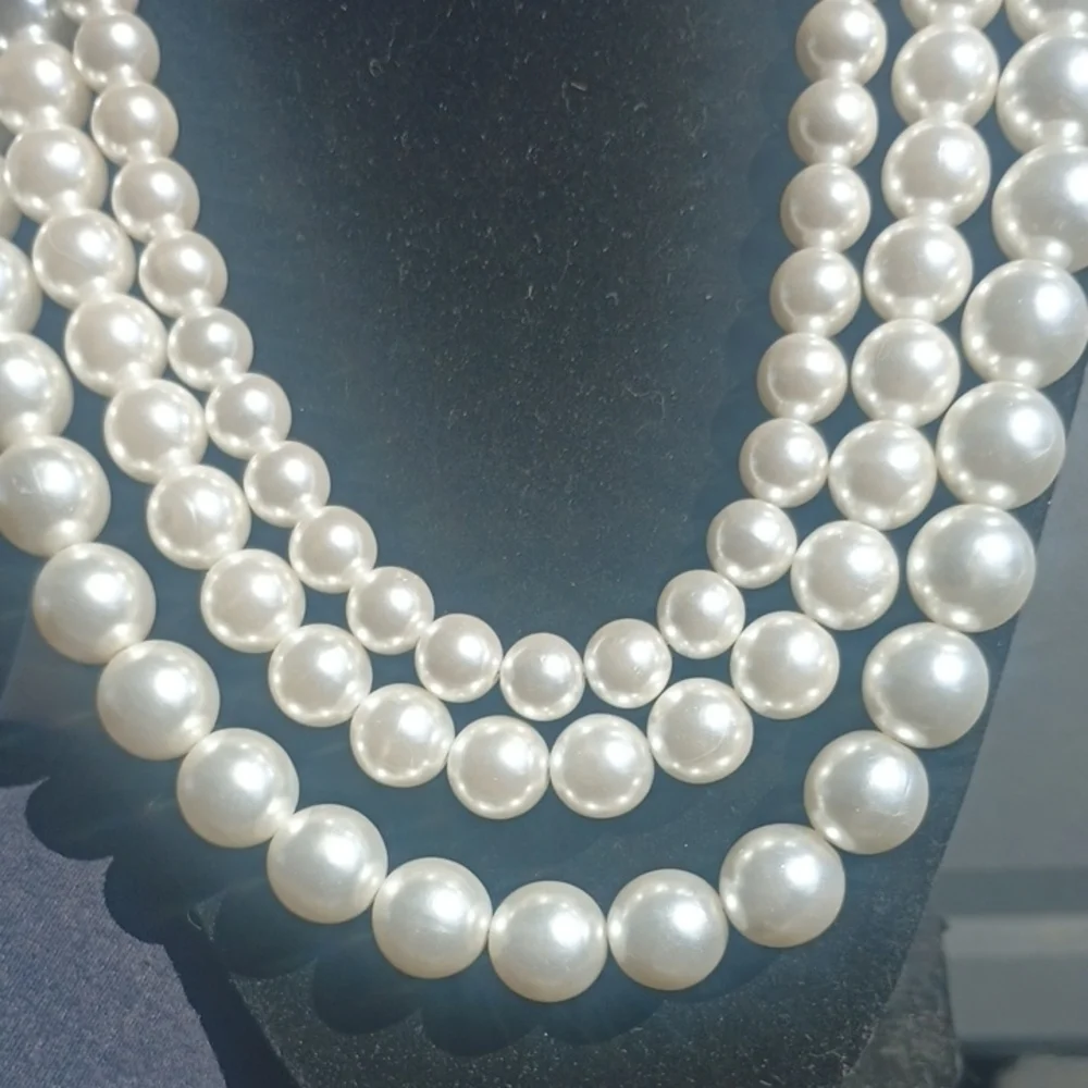 Vintage Faux Pearl Necklace - Picture 4 of 5